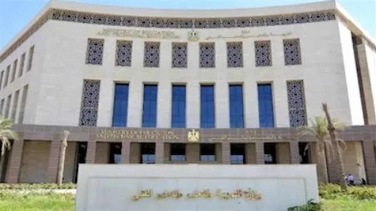 2000 جنيه مكافأة.. تفاصيل جديدة حول امتحانات الدبلومات الفنية 2026